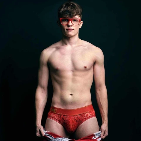 무료 Muscular 게이 포르노 비디오의 게이 여배우 | xHamster